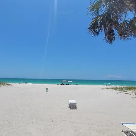 Beach Front Condo Paradise. Ground Floor.Studio.